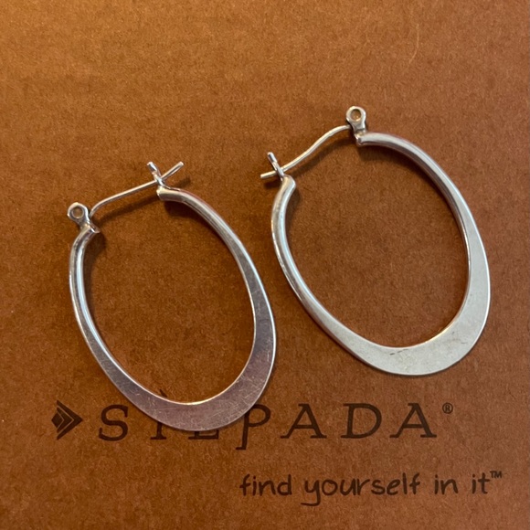 Silpada Sterling Silver ‘Back to Basics’ Classic Oval Hoop Earrings P1099 - Picture 8 of 16
